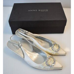 Anne Klein Womens Vintage Pull On Short Heels Off White 9.5M Wedding Day